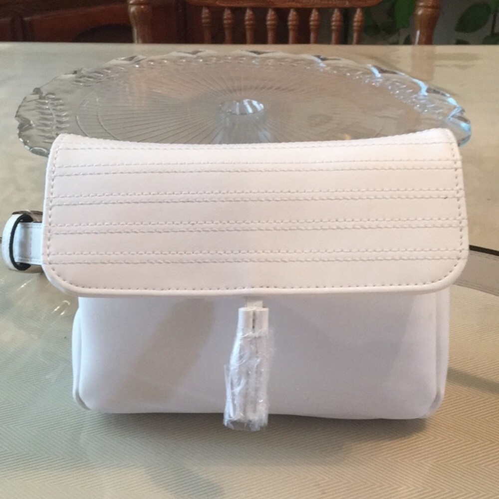 Anna & Ava
White Fanny Pack